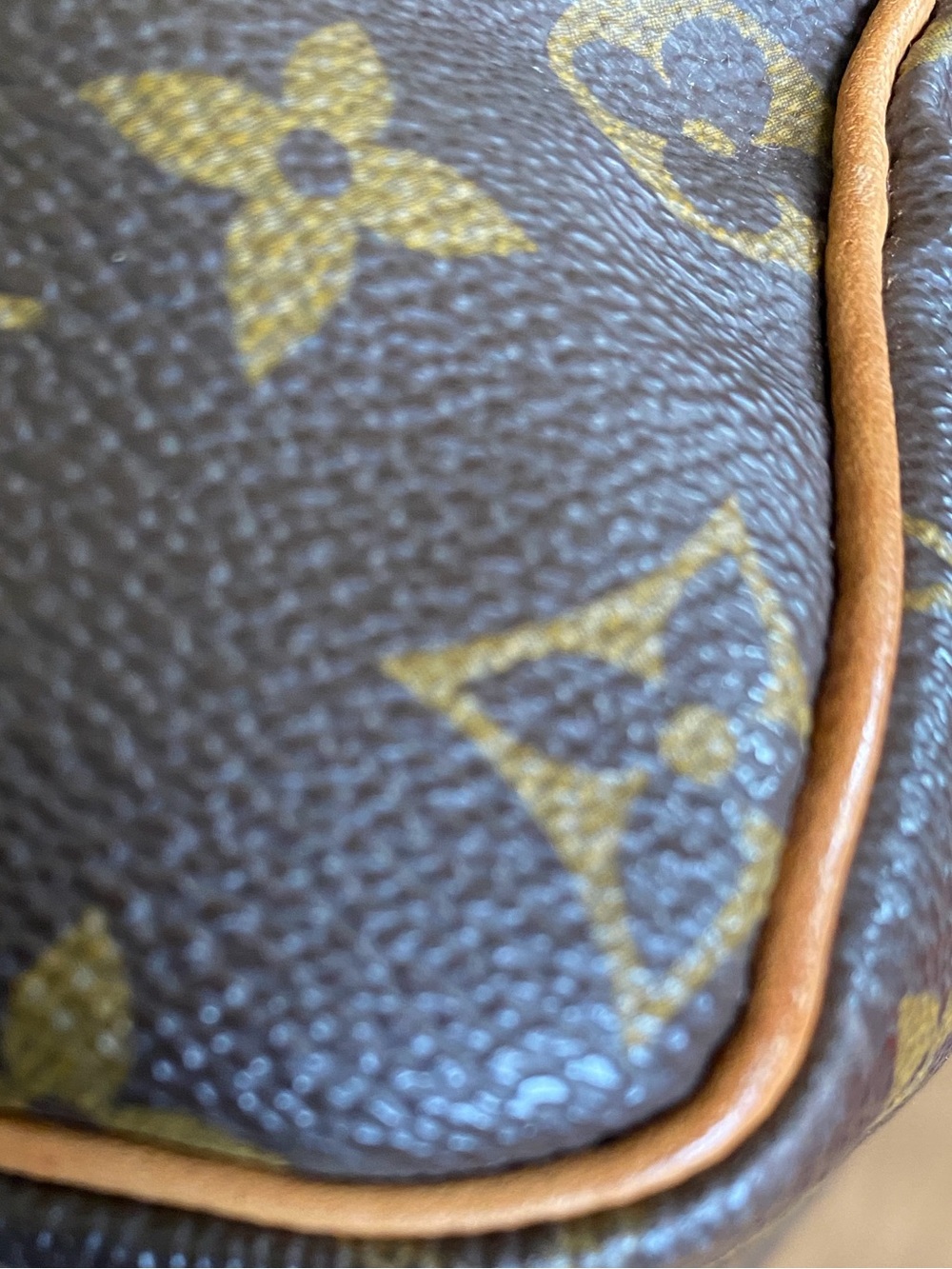 Louis Vuitton Spèedy 30 Monogram Satchel - Picture 6 of 16